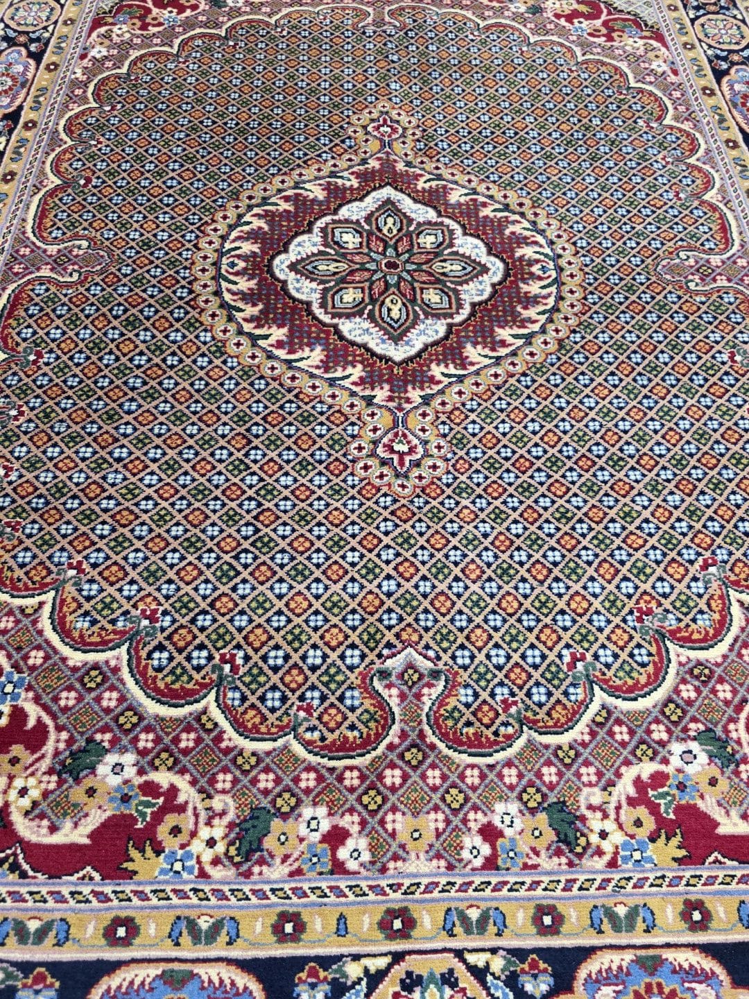Royal Medallion Carpet 192 X 145 CM - Image 4