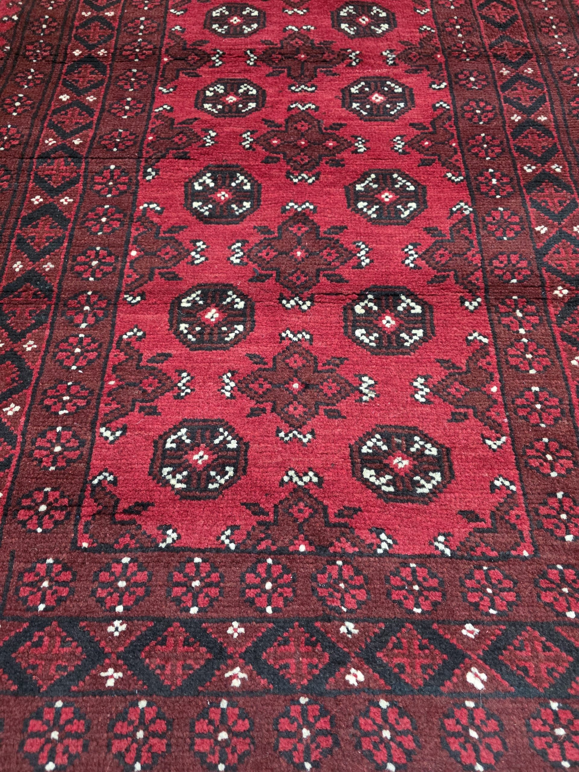 Rosy Medallion Carpet 146 x 96 CM - Image 2