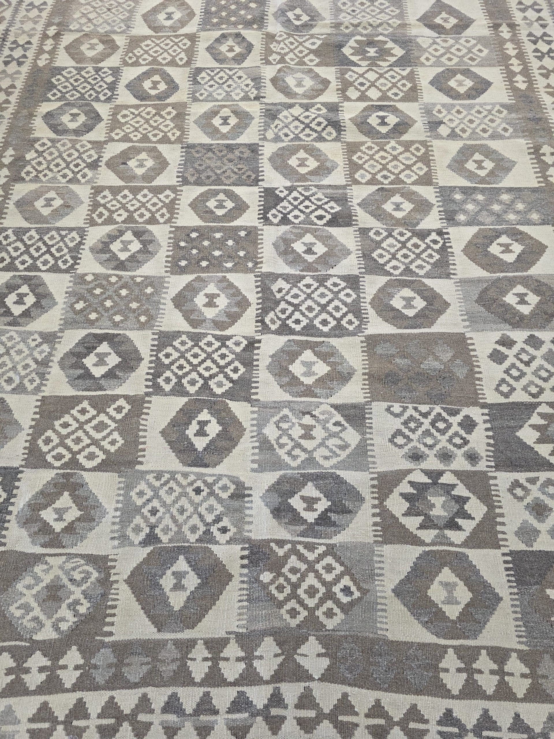 Checker Patch Kilim 284 x 232 CM - Image 5