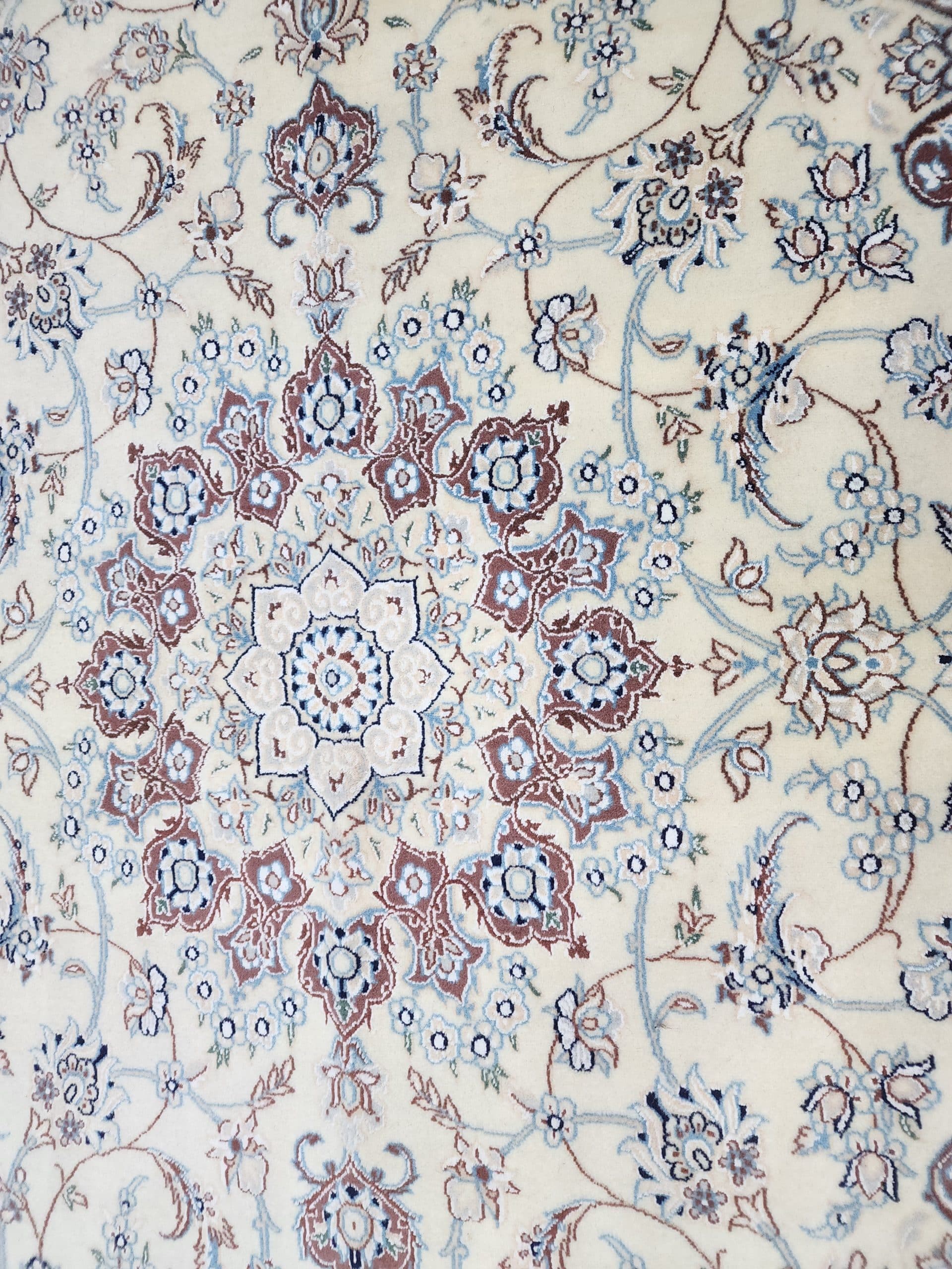 Royal Bloom Carpet 207 x 124 CM - Image 2